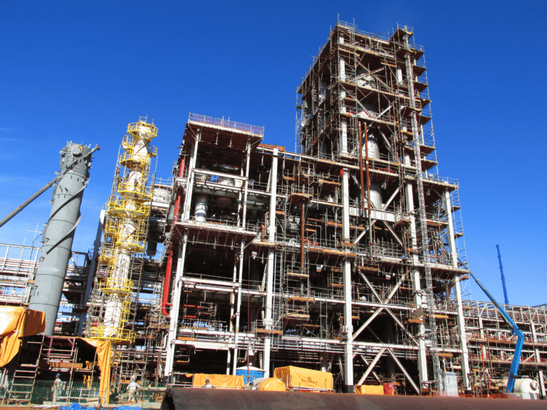 Em obras há uma década, fábrica de fertilizantes recebe visita técnica oficial