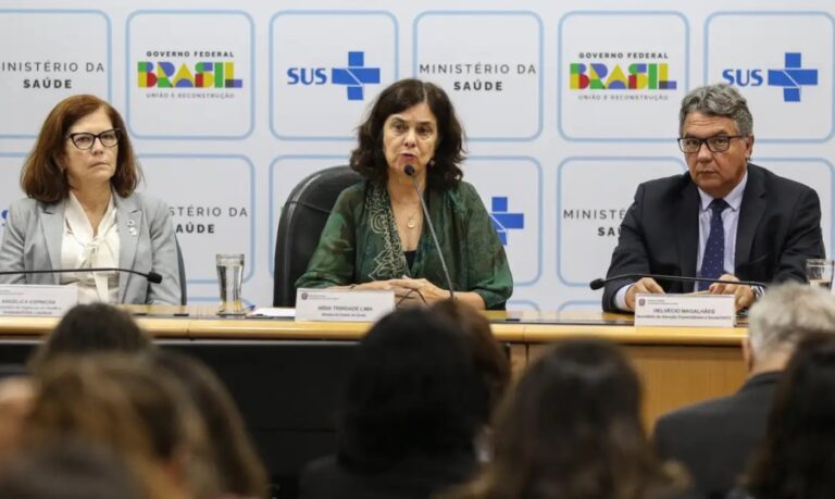 Vacinação contra a dengue começa em fevereiro em 521 cidades