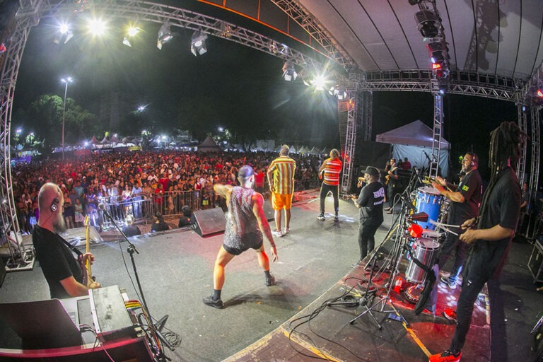 Show do Tchakabum encerra em grande estilo o Carnaval de Corumbá