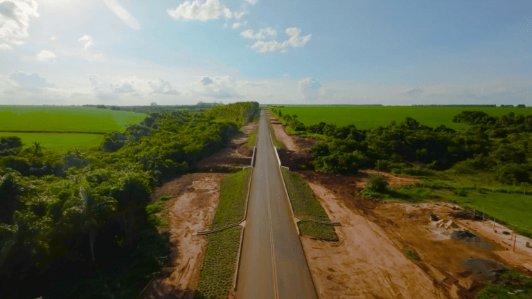 Rodovia abre a fronteira e integra agricultura à pecuária