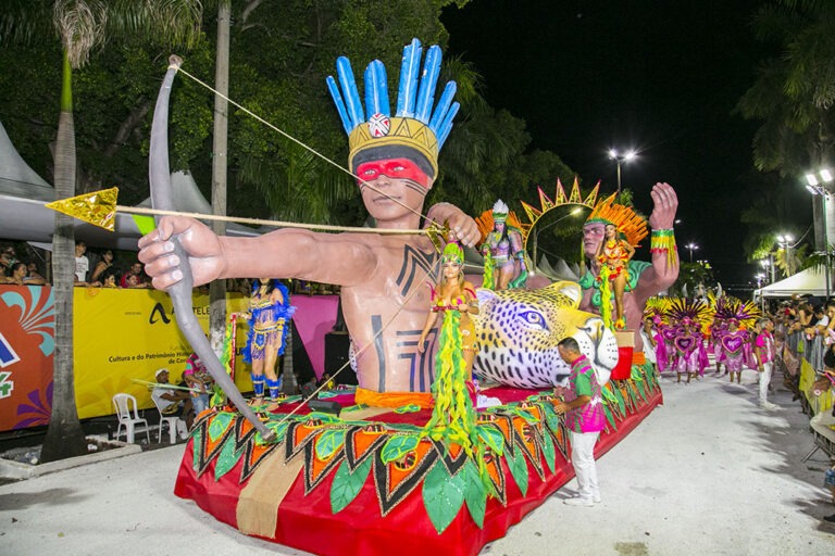 Apelo à preservação do Pantanal marca última noite de desfiles em Corumbá