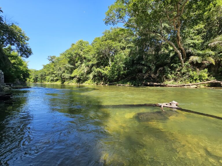 Balneário é fechado em operação contra superlotação em Bonito