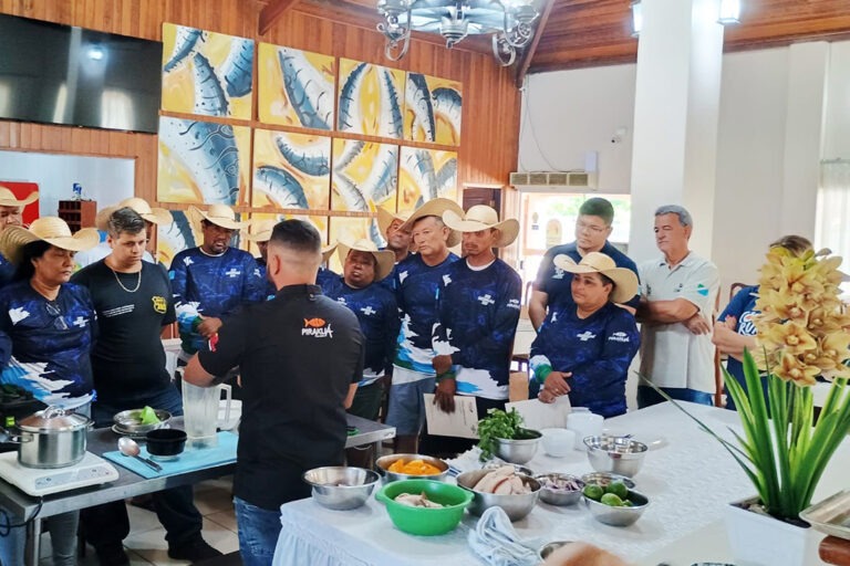 ‘Delícias do Anzol’ qualifica guias e piloteiros de pesca
