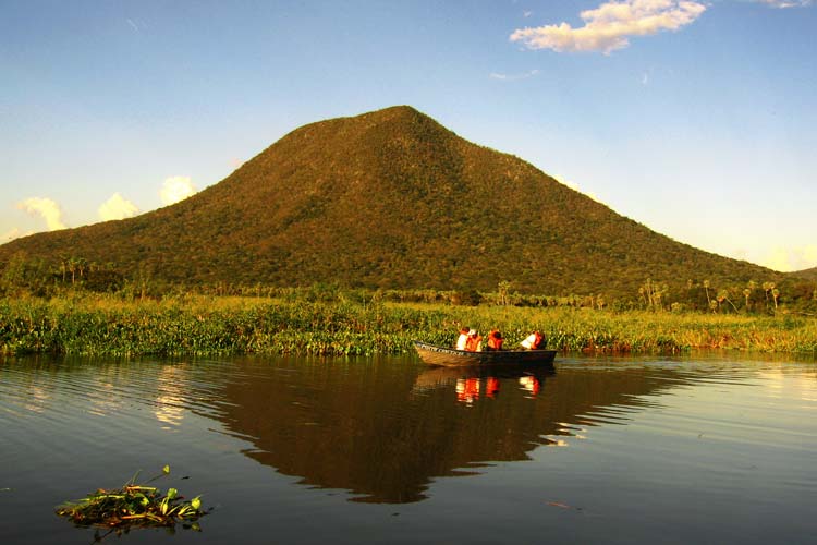 Pesca em Murtinho tem vistas para a ponte bioceânica e natureza