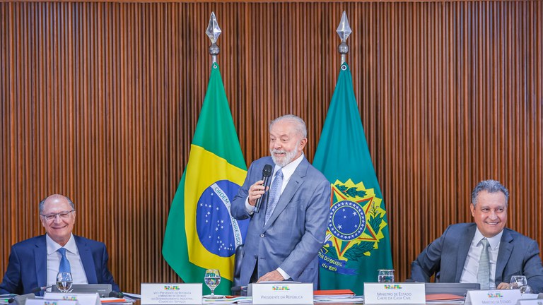 Após queda de aprovação, Lula faz balanço de ações do governo