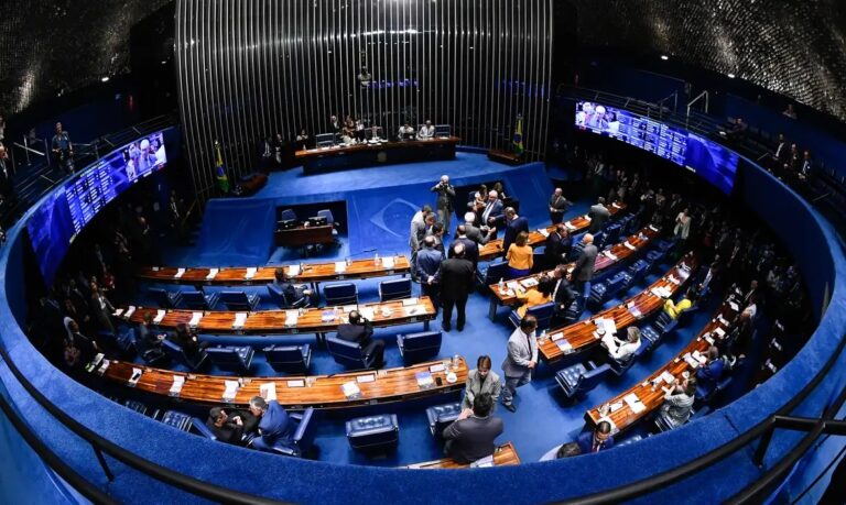 Aprovada rolagem da dívida dos estados com a União e débitos dos municípios com o INSS