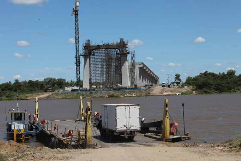 Gelo resfria o concreto da Ponte da Rota Bioceânica
