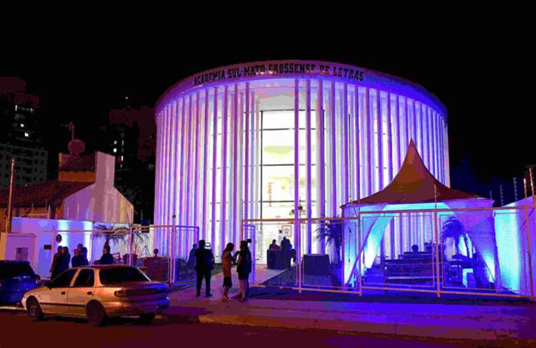 Apoio à cultura alcança literatura e traz imortais para chás e rodas acadêmicas