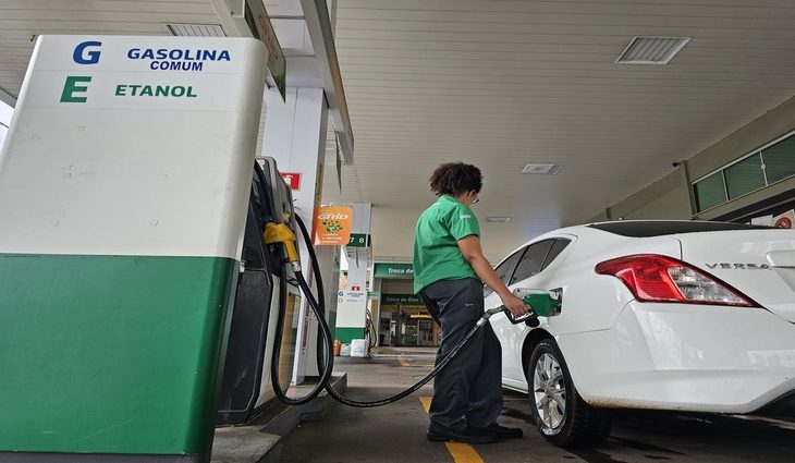 Etanol e gasolina aditivada têm maior variação de preço em abril