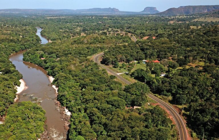 Trânsito pesado em rodovia ecológica de Piraputanga gera preocupação