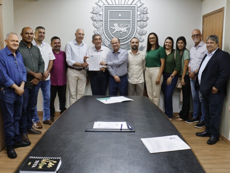 Cintra garante asfalto para dois bairros de Murtinho em convênio com o governo
