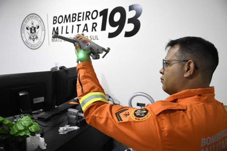 Sob estado de emergência, forças contra o fogo se armam para ação rápida