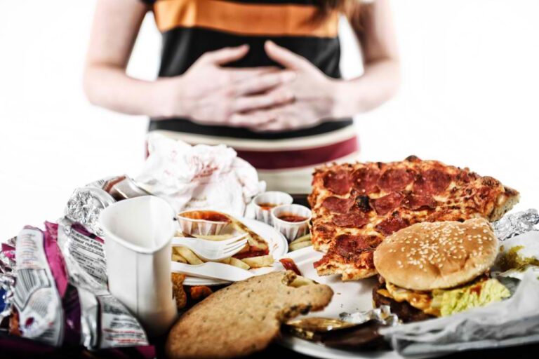Cientistas já sabem o que causa compulsão por comida mesmo sem fome