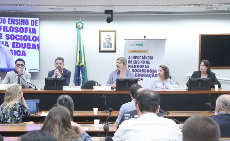 Debate busca meios de enfrentamento da violência contra professores
