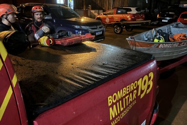 Bombeiros de MS resgatam 154 pessoas no 1º dia de socorro no RS
