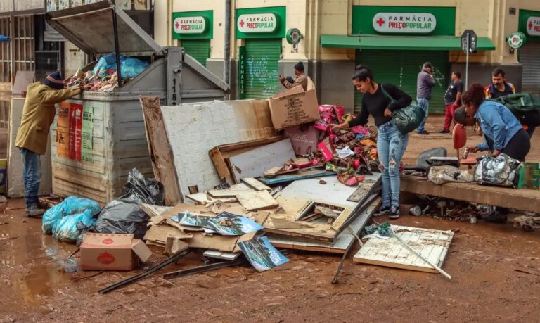 Sobe para 161 número de mortes por chuvas no RS