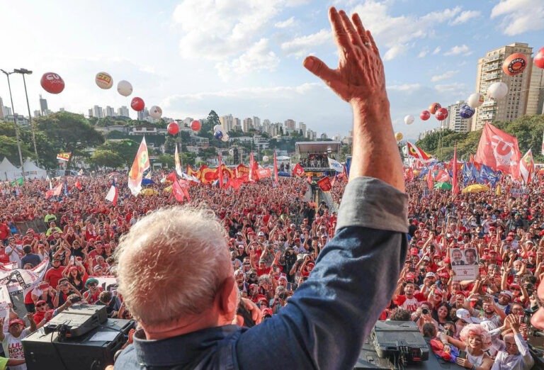 Lula extrapola as “quatro linhas” e pede votos a pré-candidato em ato de 1º de Maio