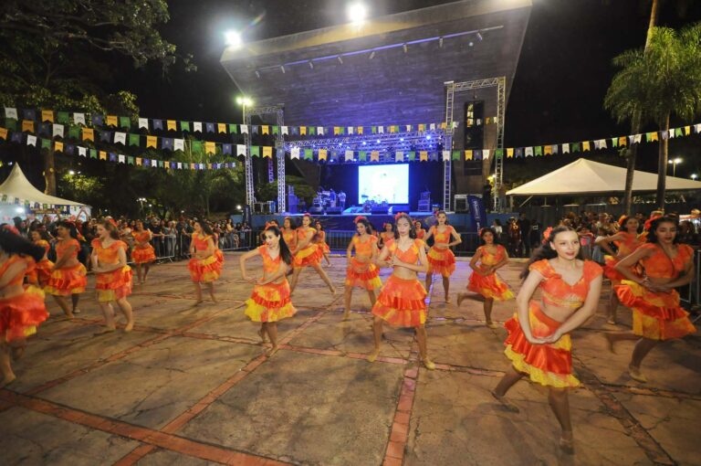 Até domingo tem arraial de Santo Antônio na Praça do Rádio Clube