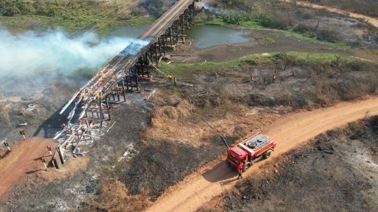 Após fogo atingir Estrada Parque, proteção de pontes é reforçada