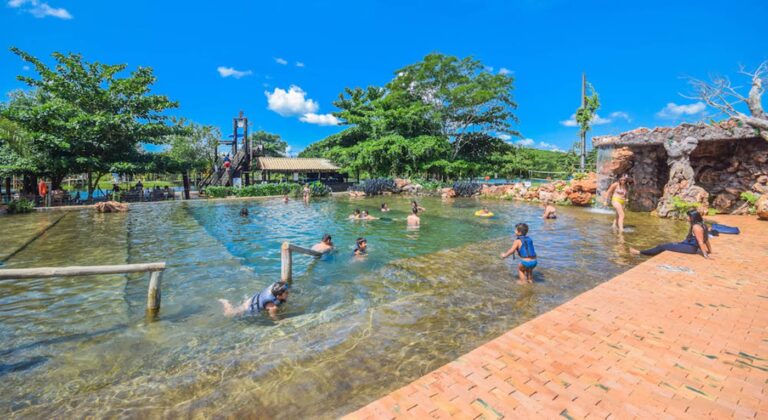 Nascente Azul, um mergulho na natureza de Bonito