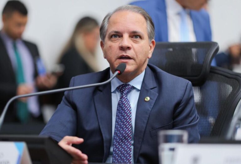 Alems segue movimento para apressar decisão sobre denúncias contra conselheiros