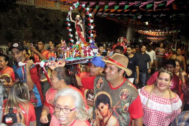 Tradicional Banho de São João leva Bonde do Forró a Corumbá
