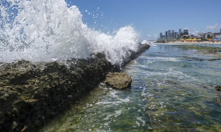 Governo é contra proposta de privatização do acesso às praias