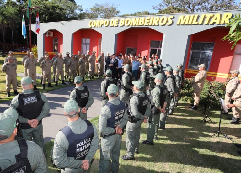 Bombeiros e policiais que atuaram no socorro ao RS ganham reconhecimento público