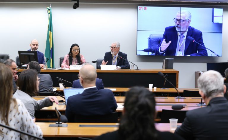 Taxar energia eólica e solar vai reduzir investimentos e aumentar tarifa, alertam entidades