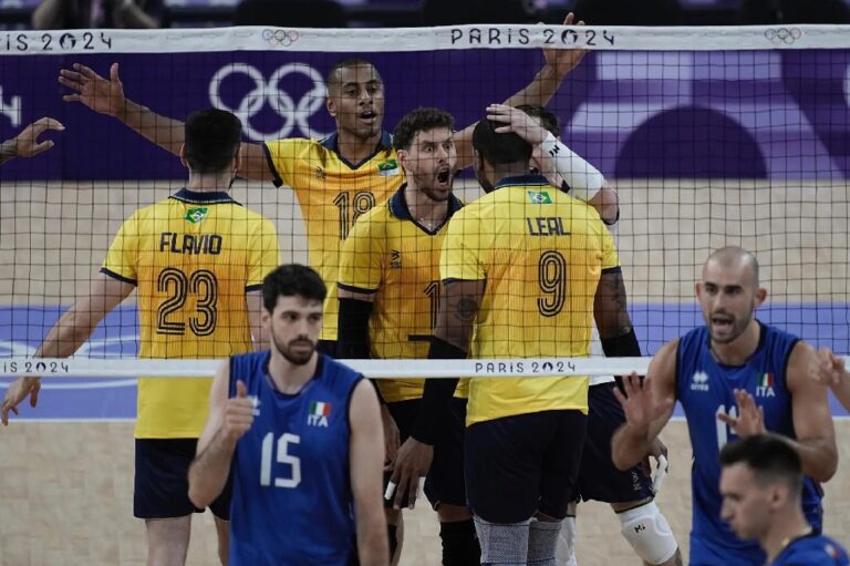 Brasil é superado pela Itália na estreia do vôlei masculino