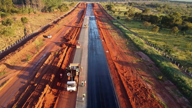 Contorno viário de Três Lagoas com pavimento de concreto fica pronto em 2025