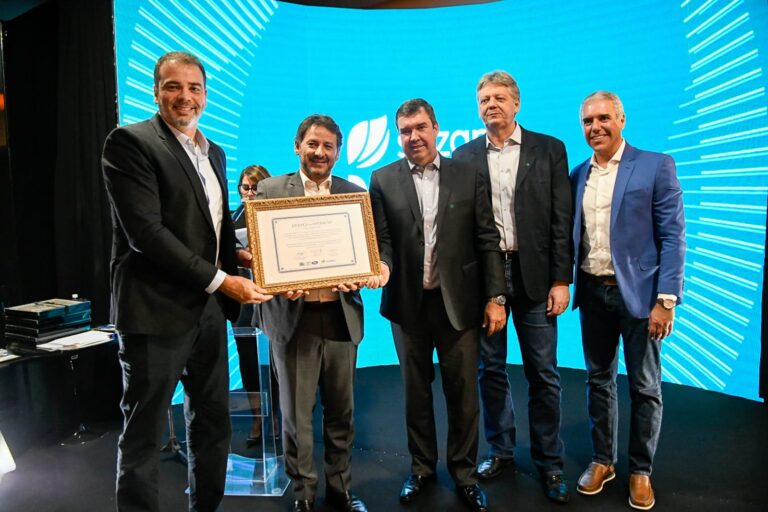 Riedel entrega licença da fábrica da Suzano em Ribas do Rio Pardo