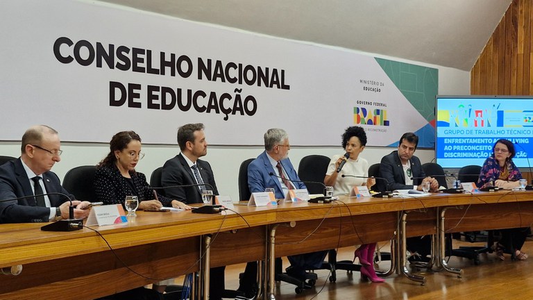 GT vai traçar plano de combate a bullying e discriminação na escola