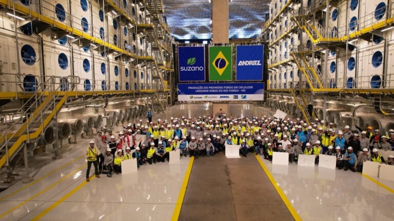 Suzano comemora 1º fardo de celulose da fábrica de Ribas do Rio Pardo