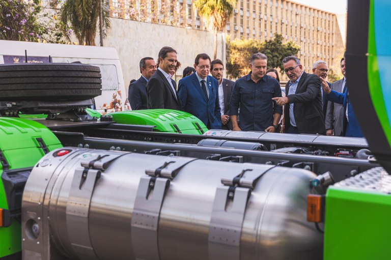 Apresentado o 1º caminhão movido a Gás Natural Liquefeito produzido no Brasil 