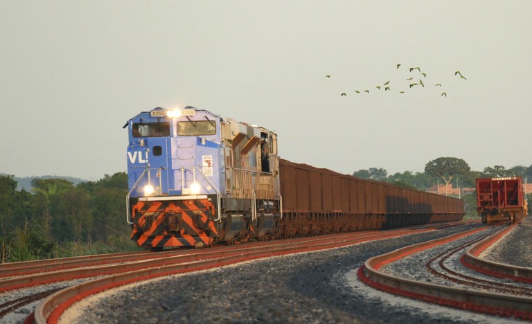 Transportes de cargas registram alta em movimento e investimentos