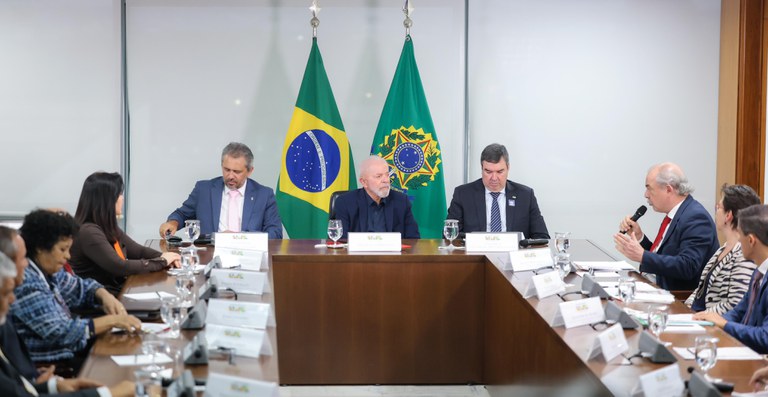 Riedel assina empréstimo de R$ 2,3 bilhões do BNDES para asfalto
