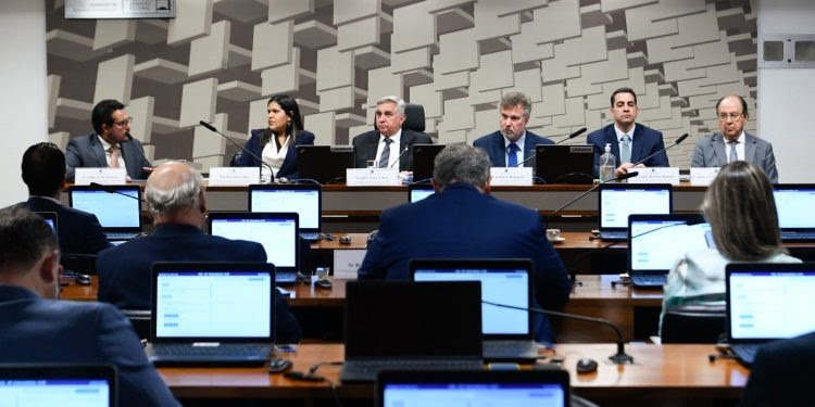 Economista destaca inconsistências na regulamentação da reforma tributária