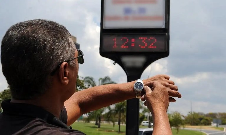 Governo decide não adotar horário de verão neste ano