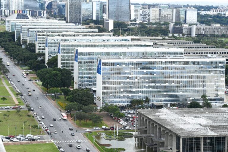 Governo federal anuncia reforma administrativa