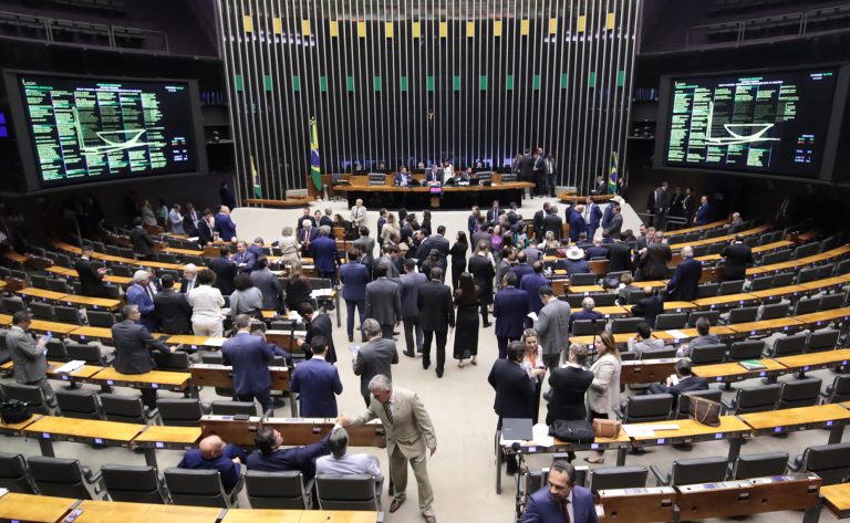 Regulamentação define em 26,5% teto de referência da carga de impostos