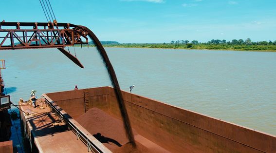 No remanso do rio Paraguai, aumentam os embarques de minério