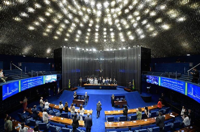 Sancionada a emenda à Constituição que corta gastos do governo