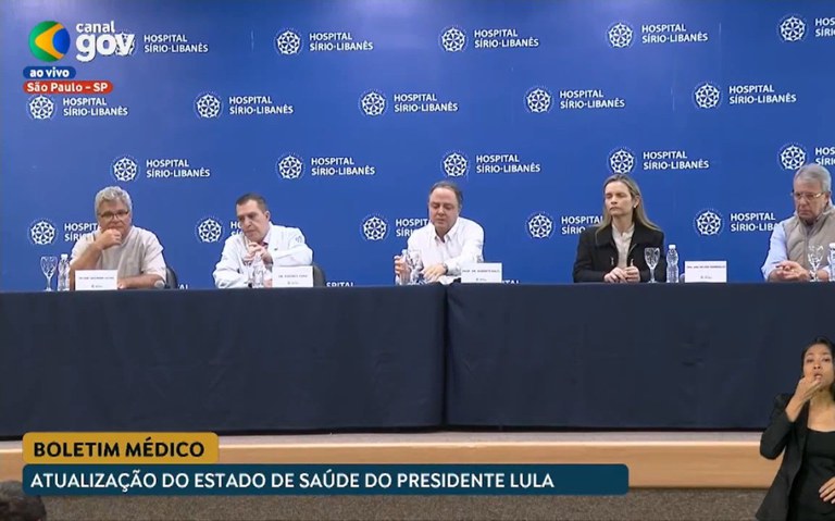 Equipe médica diz que Lula passa bem e procedimento foi um sucesso