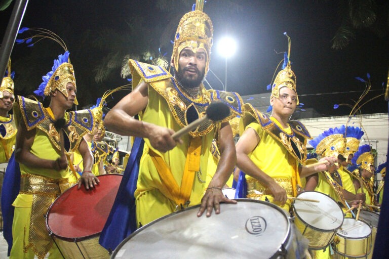 Rufar de tambores e repique dos tamborins anunciam o Carnaval em Corumbá