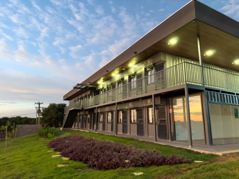 Sesc Bonito inova com hospedagem em containers